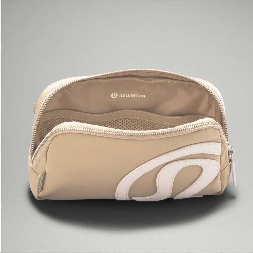🚨🚨SOLD🚨🚨Lululemon belt bag trench with opal logo NWT - Picture 7 of 13